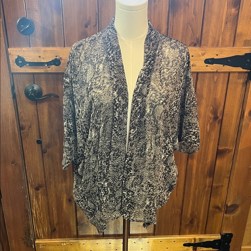 Marina Luna size 1X black, gray and brown kimono top open front